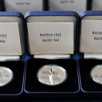 Sudraba 5 Eiro Kolekcijas Monēta - Veltīta "Baltijas ceļa" 25. Gadskārtai 22,00 g, 925 Sudraba 5 Eiro Kolekcijas Monēta - Veltīta "Baltijas ceļa" 25. Gadskārtai 22,00 g, 925